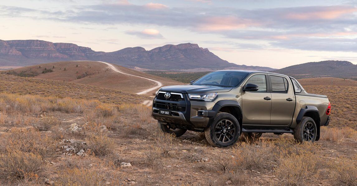 Toyota HiLix Rogue Review- on hill