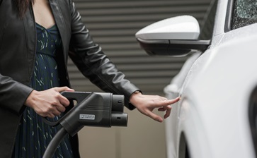 SGFleet_NZ_Lady_EV_Charging_Sept24-medium globalblog'