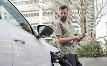 SGFleet_NZ_Man_EV_Charging_Sept24-medium globalblog'